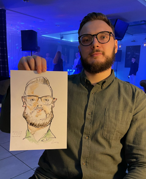 Борода и очки облегчают работу художника, Михаил Шабалин, шаржист